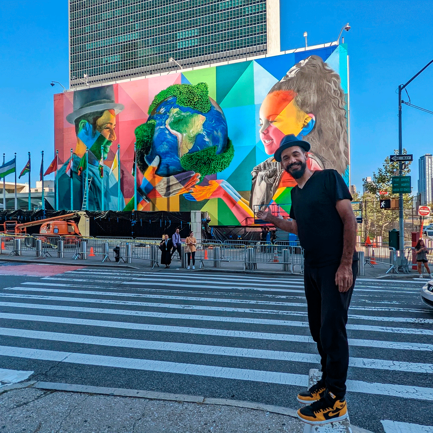 Grafite de Eduardo Kobra em frente a ONU