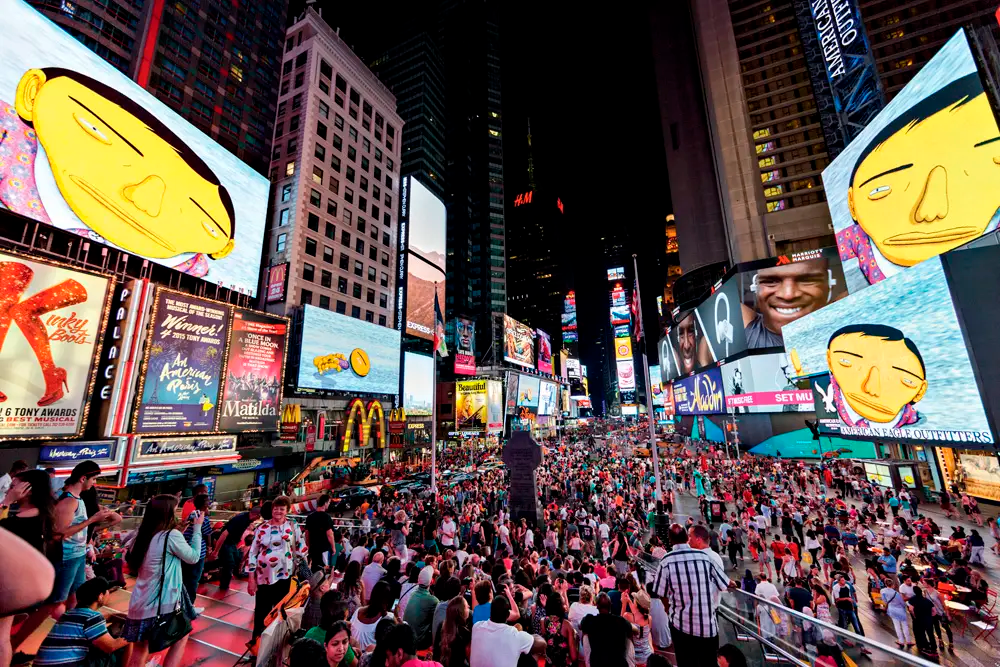 Telas com obras de Os Gêmeos na famosa Times Squares, em New York.