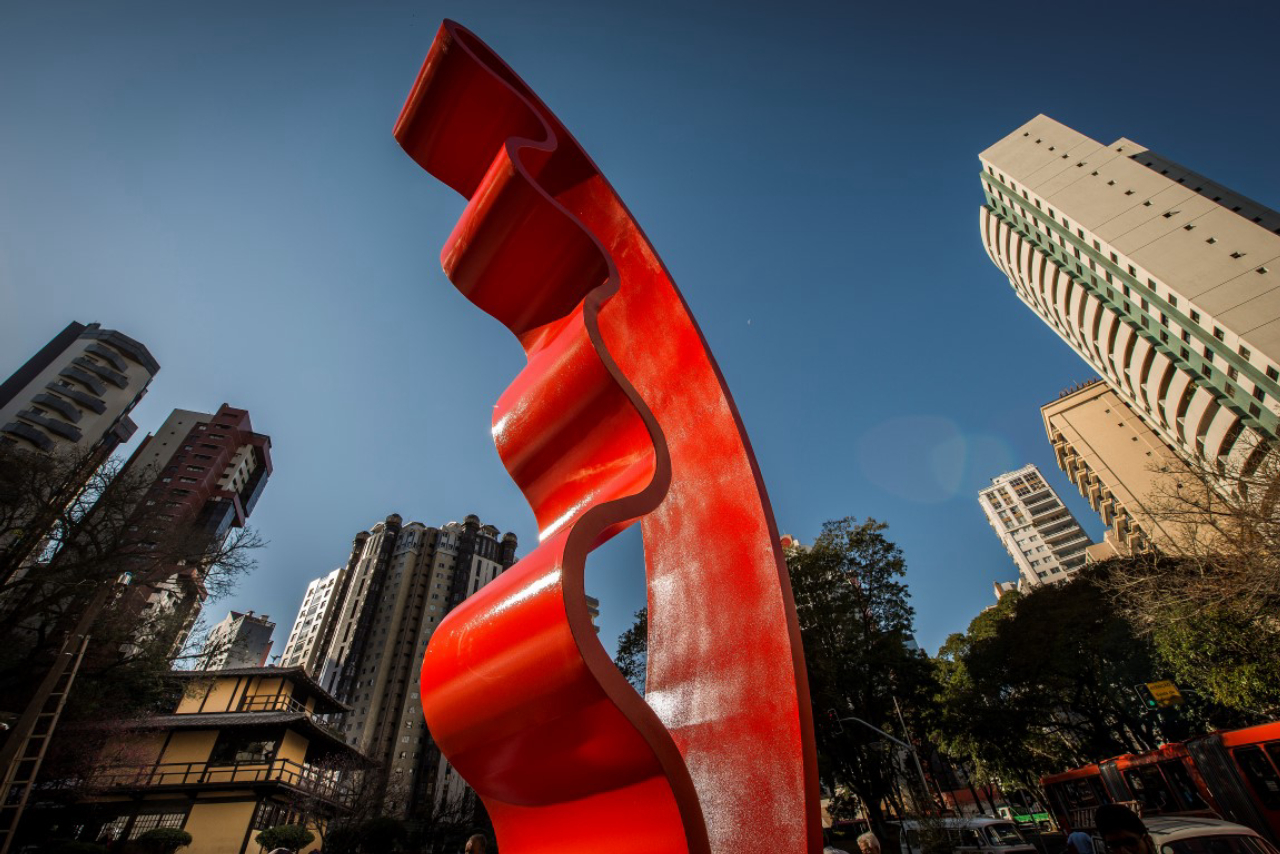 “Curitiba” - Escultura de Tomie Ohtake na Capital Paranaense